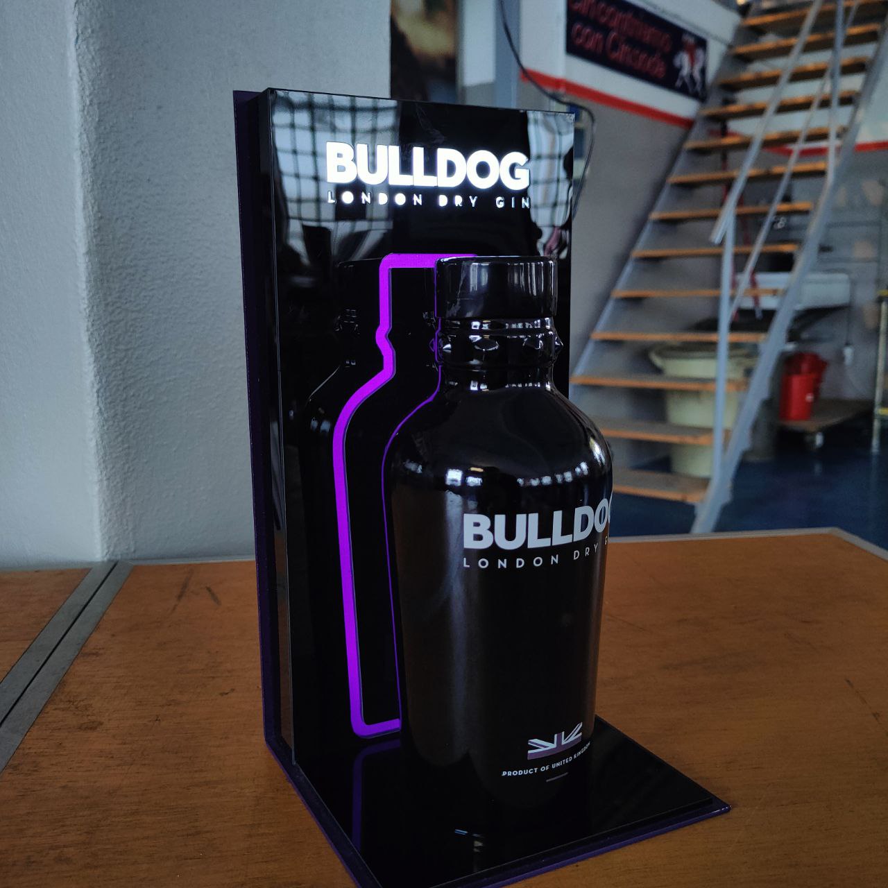 Bulldgog Gin Lichtdisplay