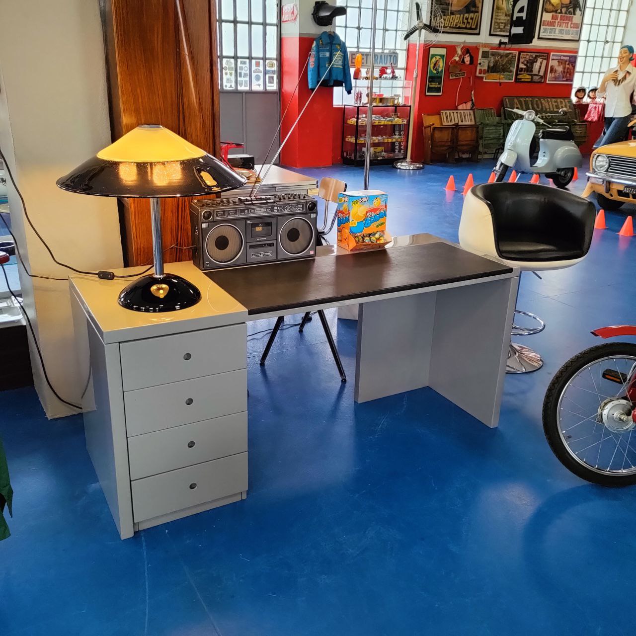 Schreibtisch mit Kommode | 1980er Jahre