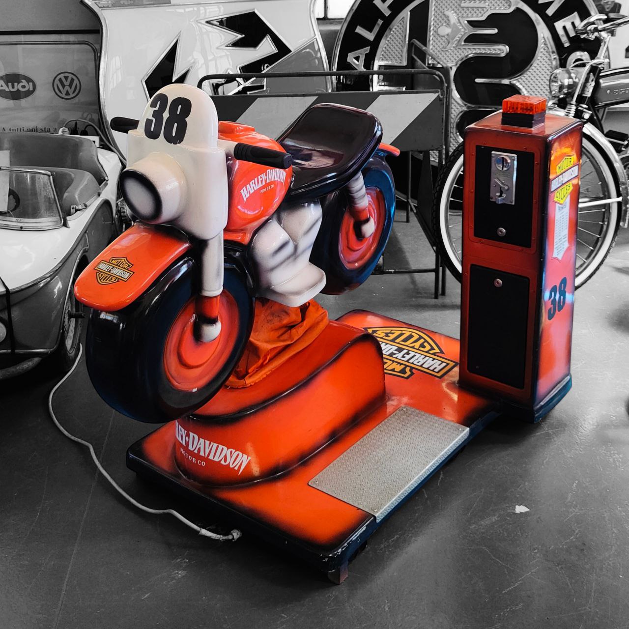 Münzbetriebenes Motorradkarussell - Harley Davidson