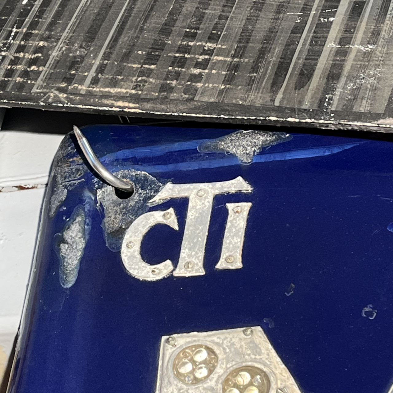 Insegna con gemme rifrangenti - Mason Vicentino Touring Club Italiano | Anni '30