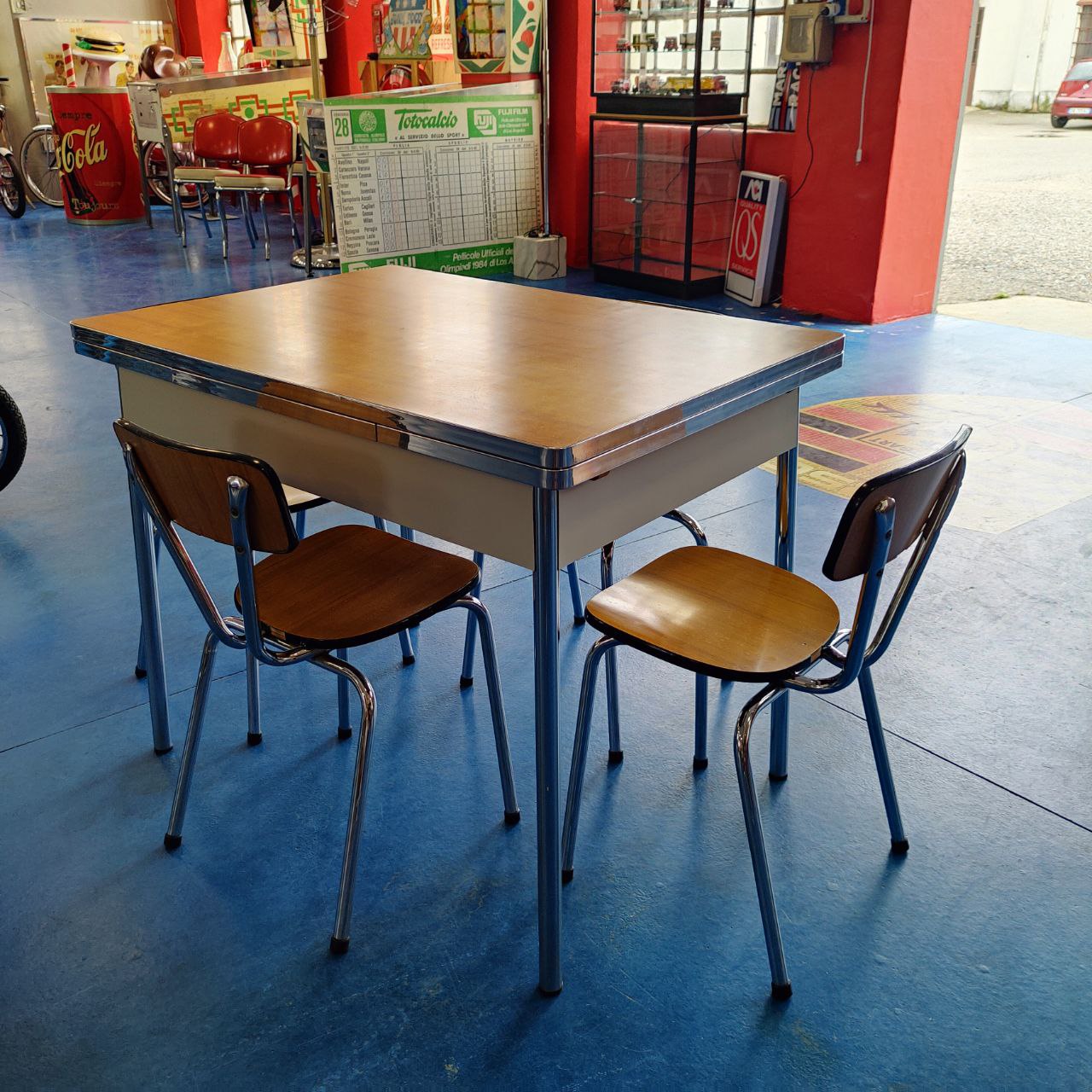 Extendable table with chairs | 70's