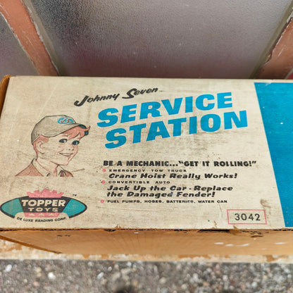 Johnny Seven, Service Station - Topper Toys | Anno 1963