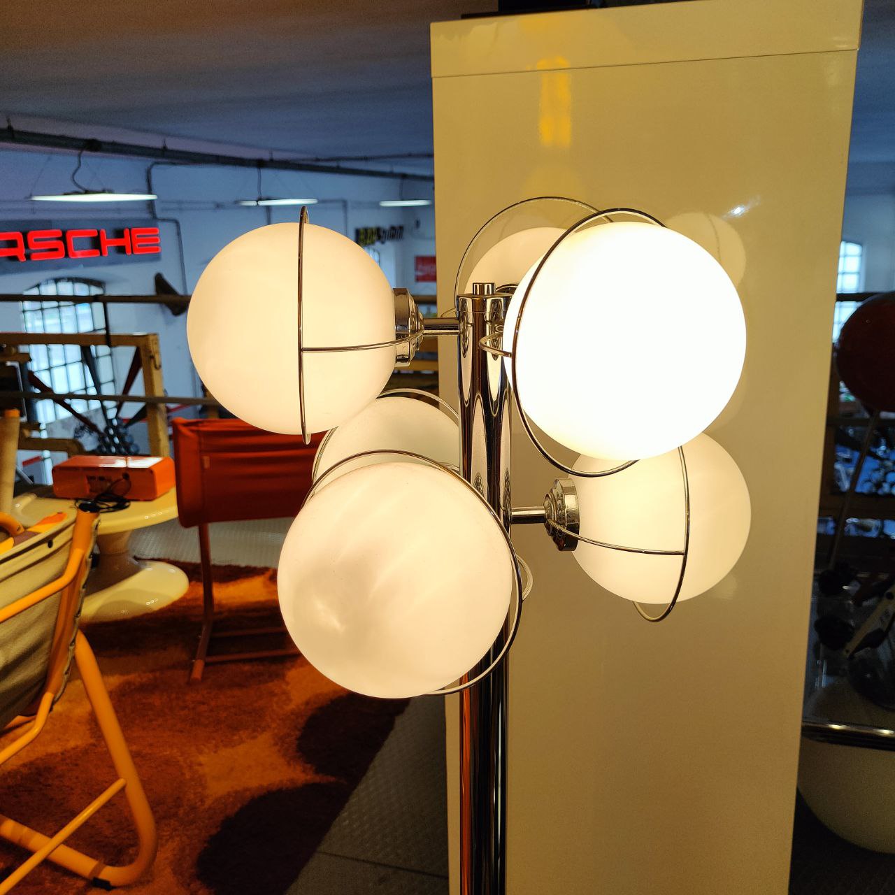 Chrome floor lamp | 70's