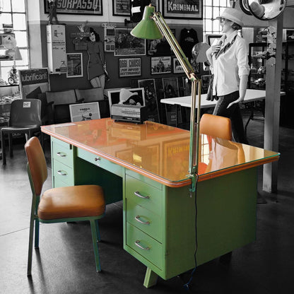 Scrivania vintage con sedie e lampada | Anni '60