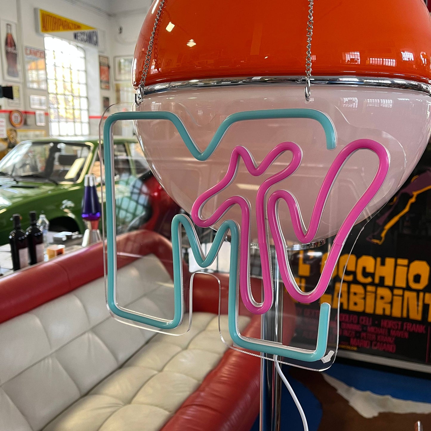 Insegna luminosa - MTV, Music Television