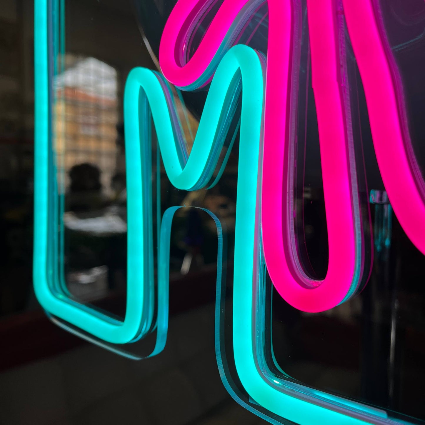 Insegna luminosa - MTV, Music Television