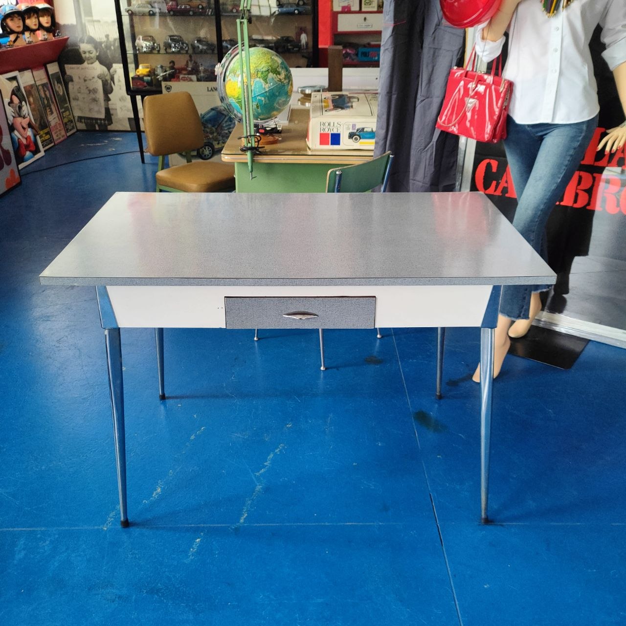 Tisch und Stühle aus Resopal | 1970er Jahre