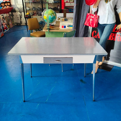 Tisch und Stühle aus Resopal | 1970er Jahre