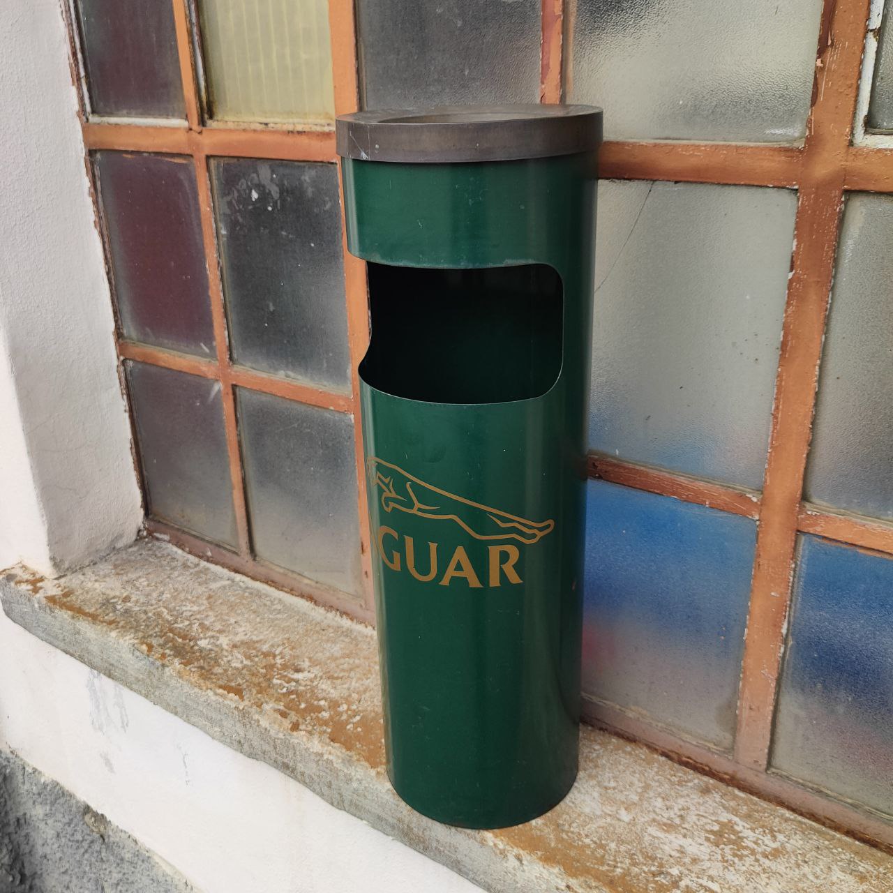 Posacenere da terra - Jaguar | Anni '80