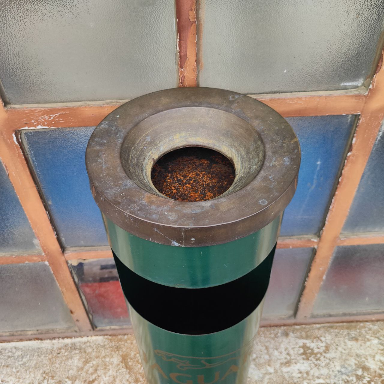 Posacenere da terra - Jaguar | Anni '80