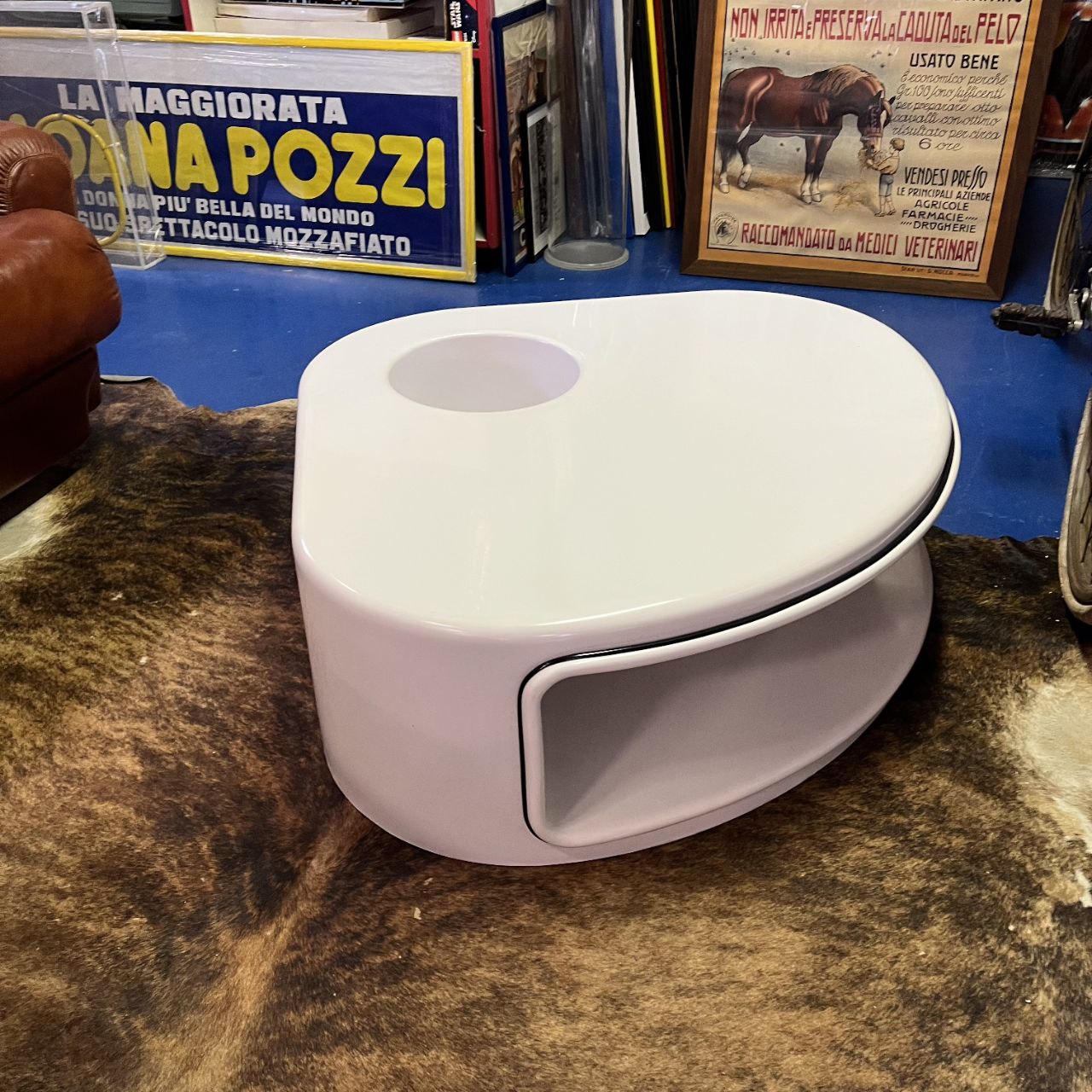 Angoliera con portavaso e portariviste | Anni '70