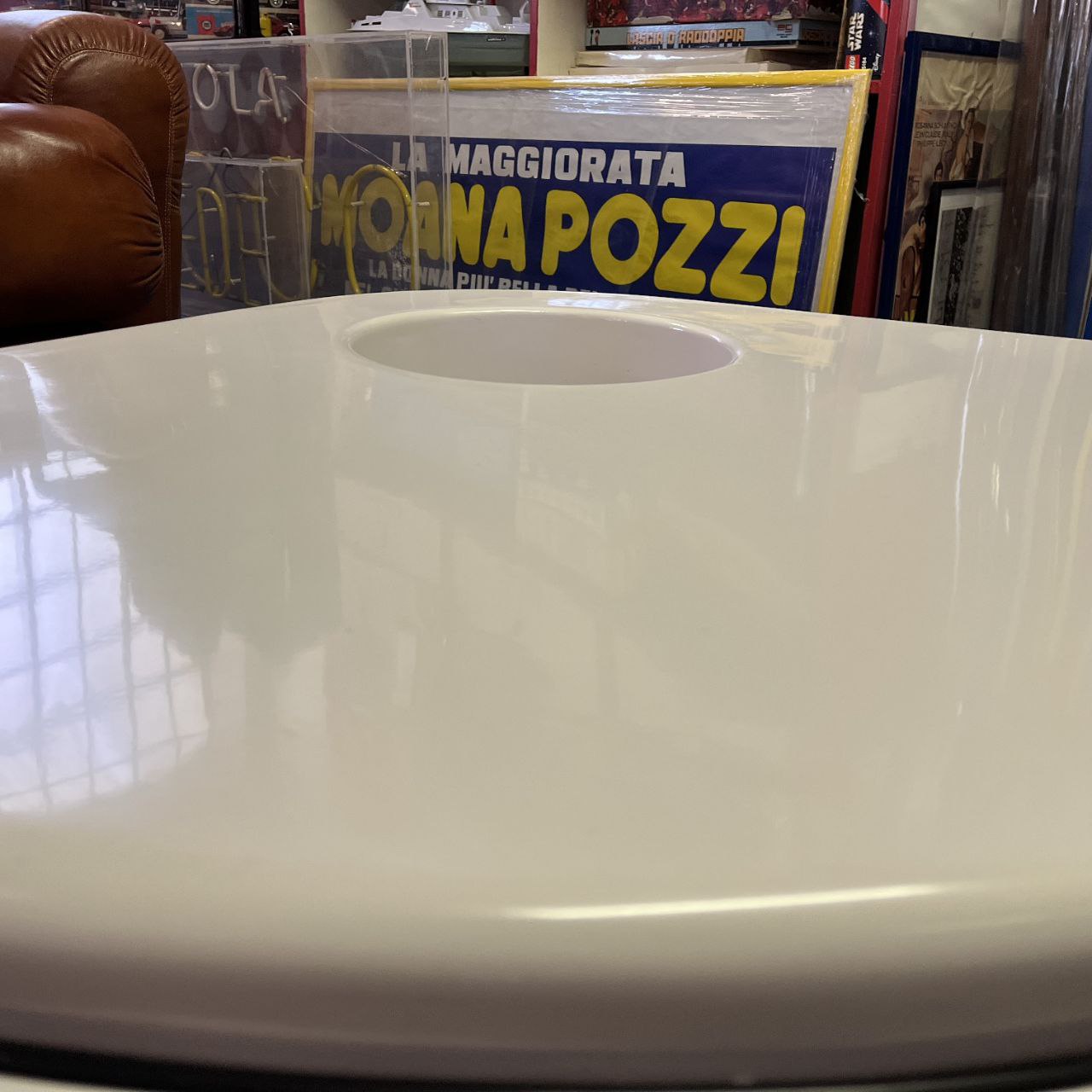 Angoliera con portavaso e portariviste | Anni '70