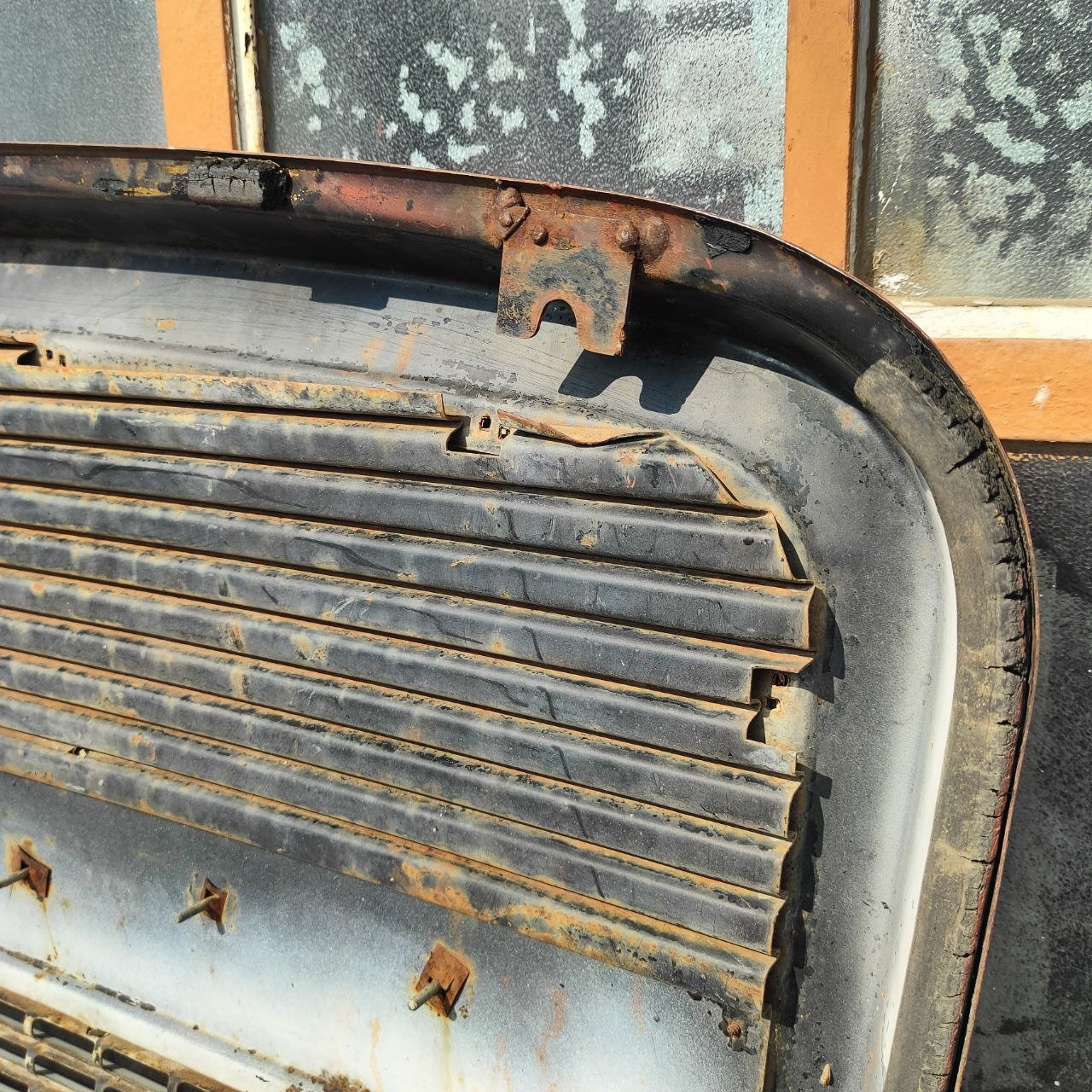 Calandra frontale OM Lupetto 25