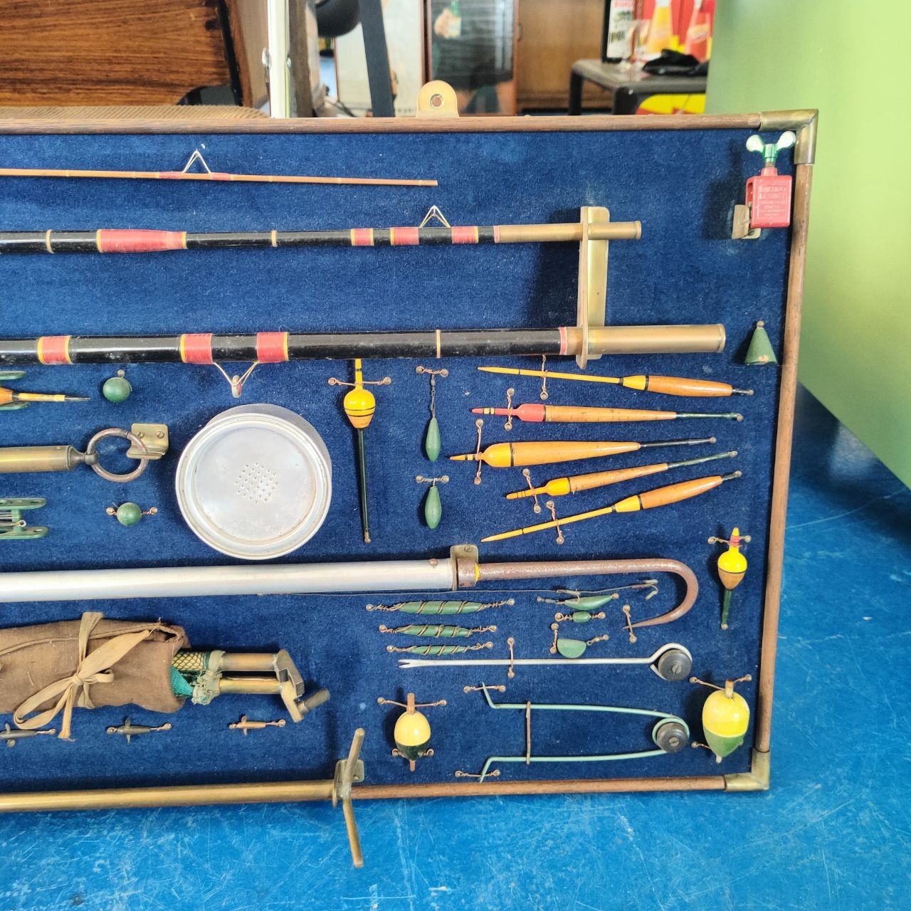 Pannello da Collezione con Canne, Mulinelli e Accessori d'Epoca (Unique Antiques Milano)