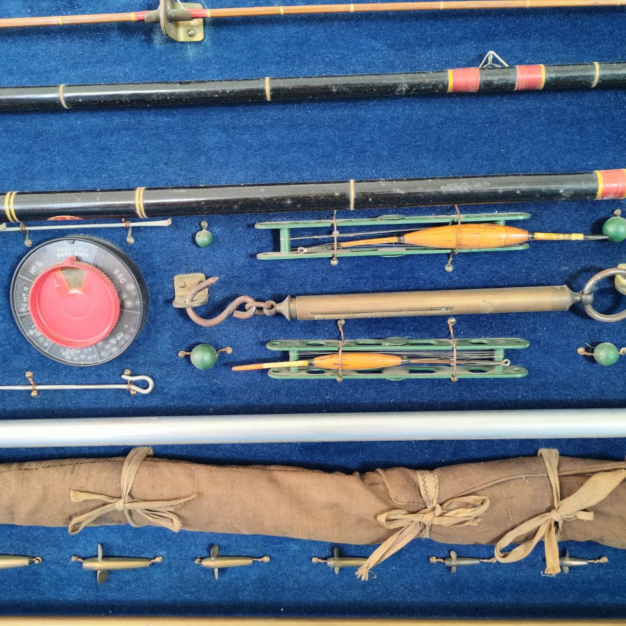 Pannello da Collezione con Canne, Mulinelli e Accessori d'Epoca (Unique Antiques Milano)