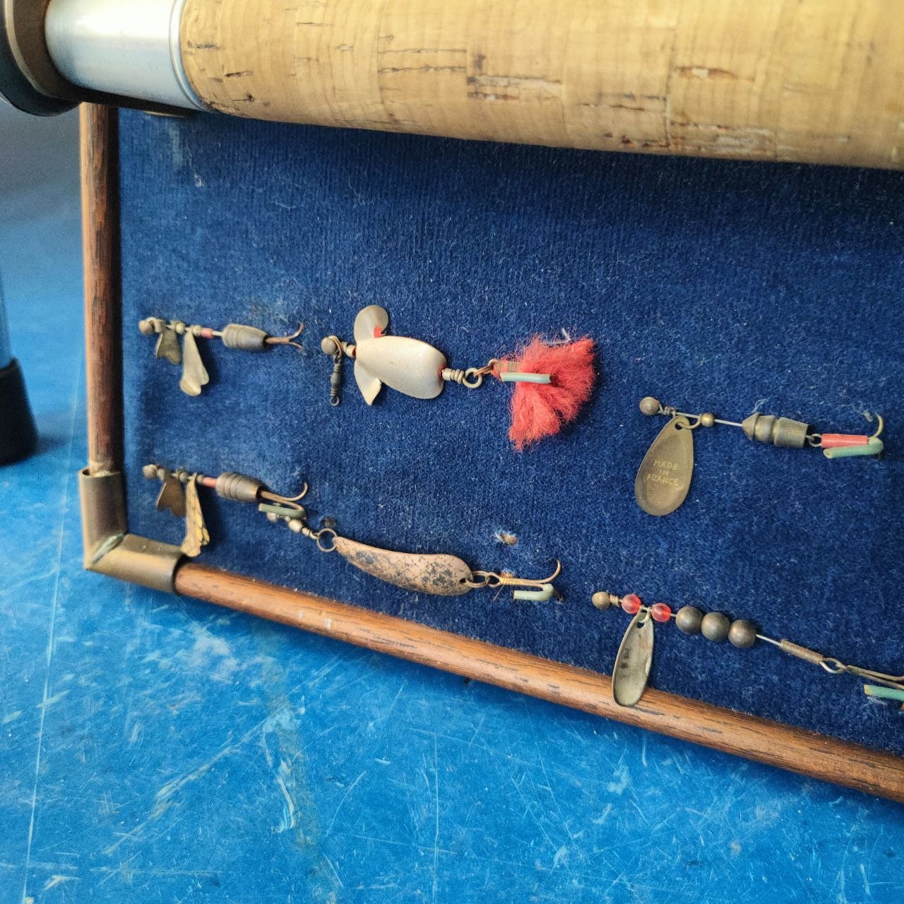 Pannello da Collezione con Canne, Mulinelli e Accessori d'Epoca (Unique Antiques Milano)
