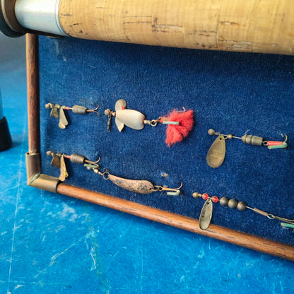 Pannello da Collezione con Canne, Mulinelli e Accessori d'Epoca (Unique Antiques Milano)