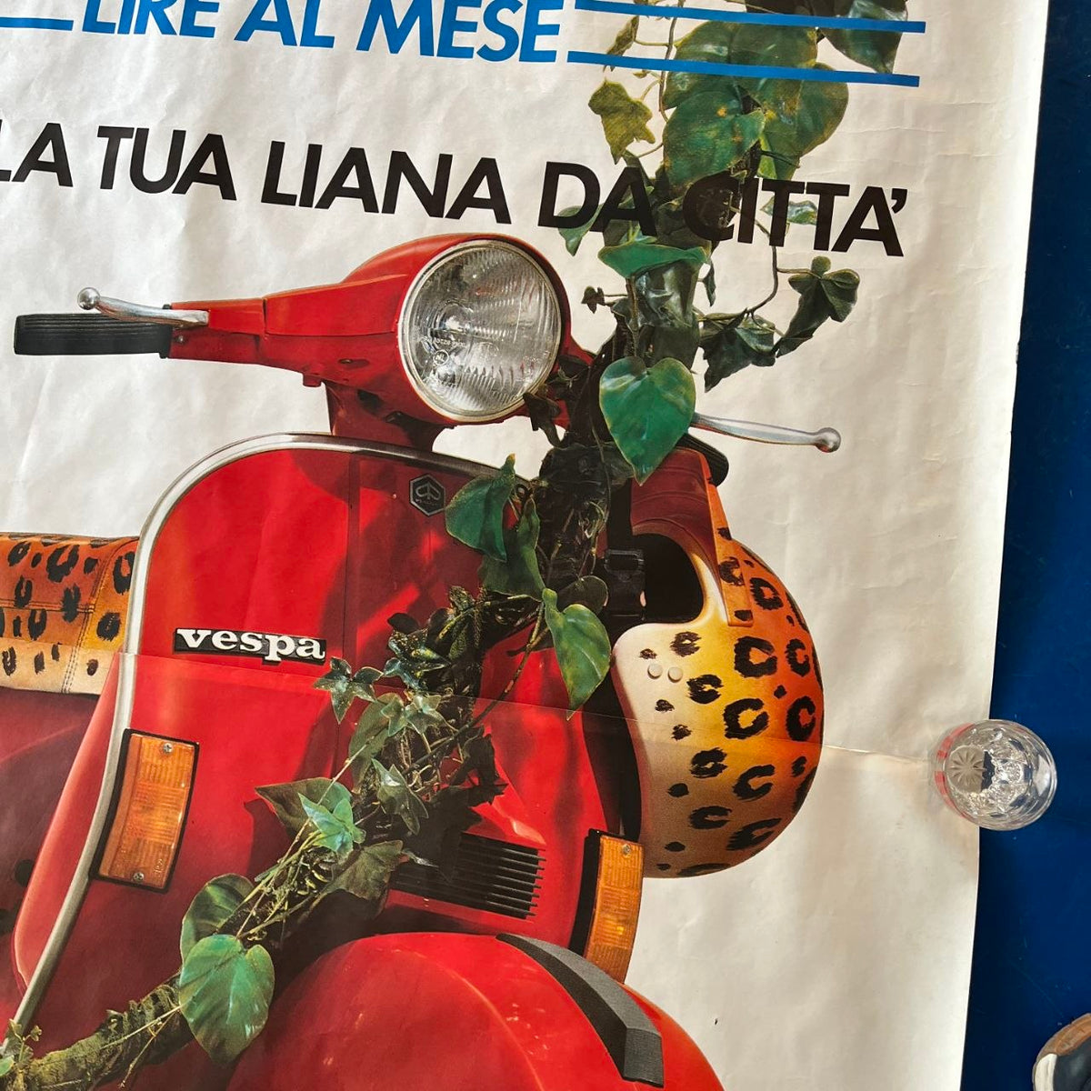 Manifesto pubblicitario - Piaggio Vespa, La Tua Liana Da Città | Anni '80